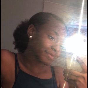 Meet your Posher, Ana